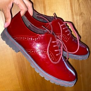 NINE WEST red patent women’s lace up oxford
